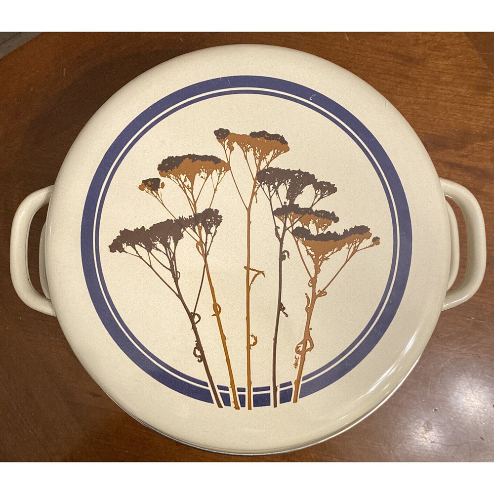 Rare Pattern Vintage 2 piece enamelware covered dish GHC Queen Anne’s Lace 10”